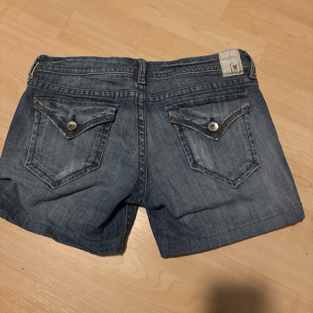 Jean short low rise.